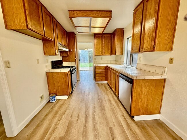 Building Photo - Nice home available immediately