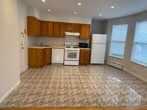 Building Photo - 43 S Willow St