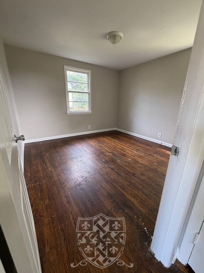 Building Photo - 2229 Maplecrest Dr