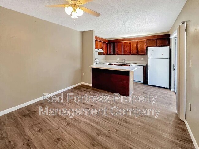 Foto del edificio - 5241 Cedarbend Dr