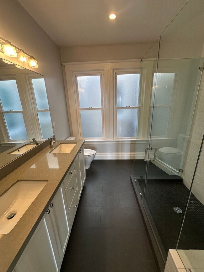 Foto del edificio - 817-821 Oak Street (7057r)