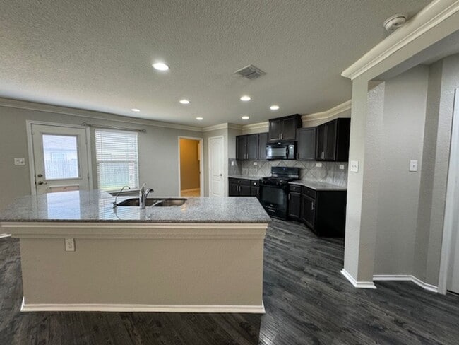 Foto del edificio - Coming soon... Move in May 8th, 2026