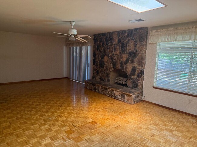 Foto del edificio - 1731 Miramonte Ct