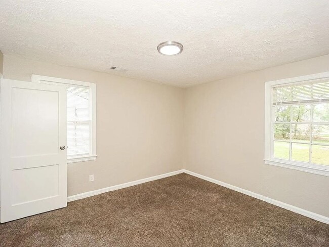 Building Photo - 2437 Pye Ave