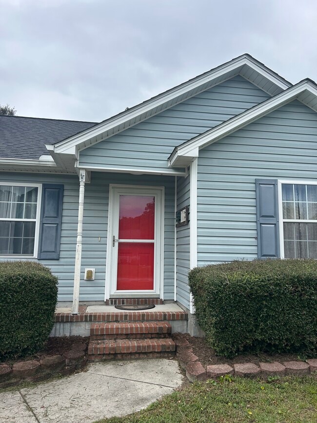 Building Photo - 147 Lawndale Ln