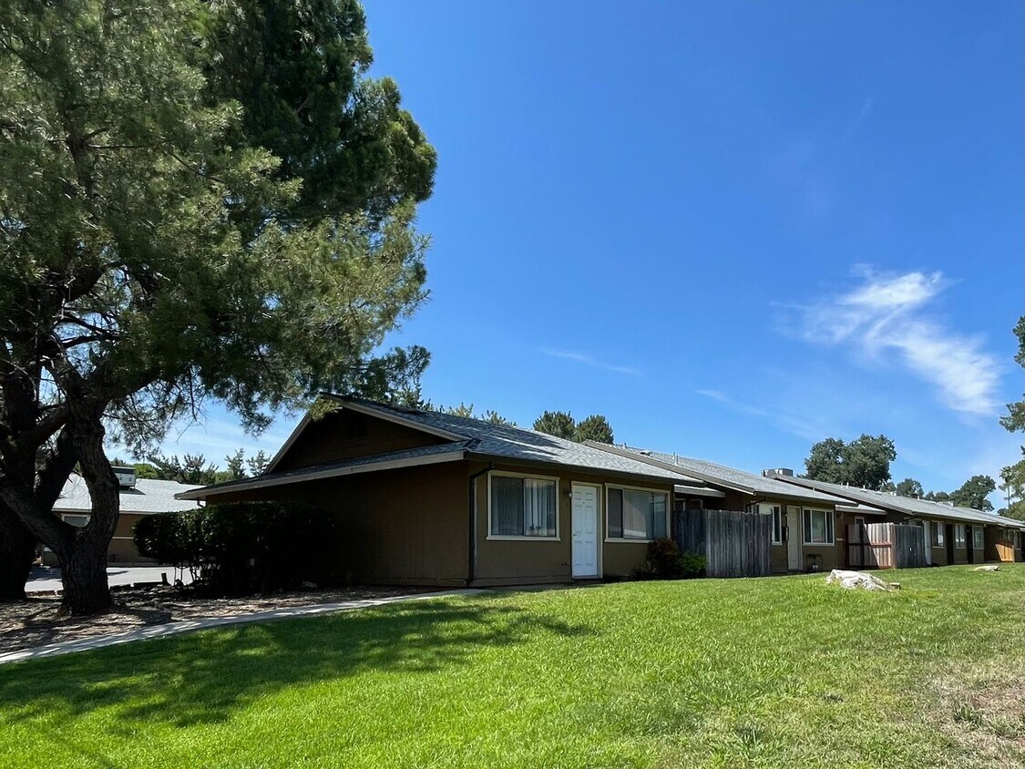 Foto principal - 2402-2402 Wilson Ave