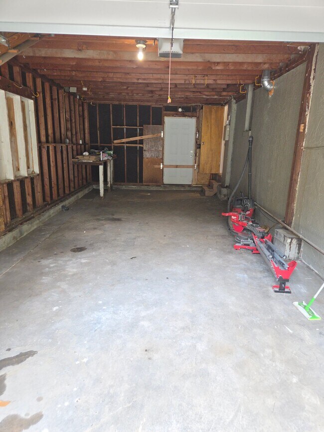 Building Photo - 8737 Sleepy Hollow Rd