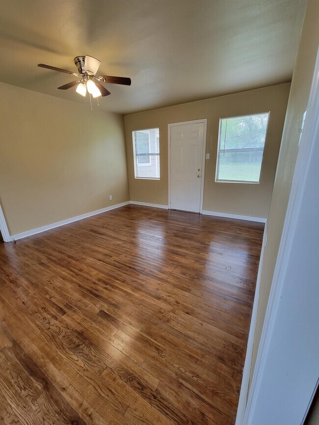 Building Photo - 1408 S Academy Ave