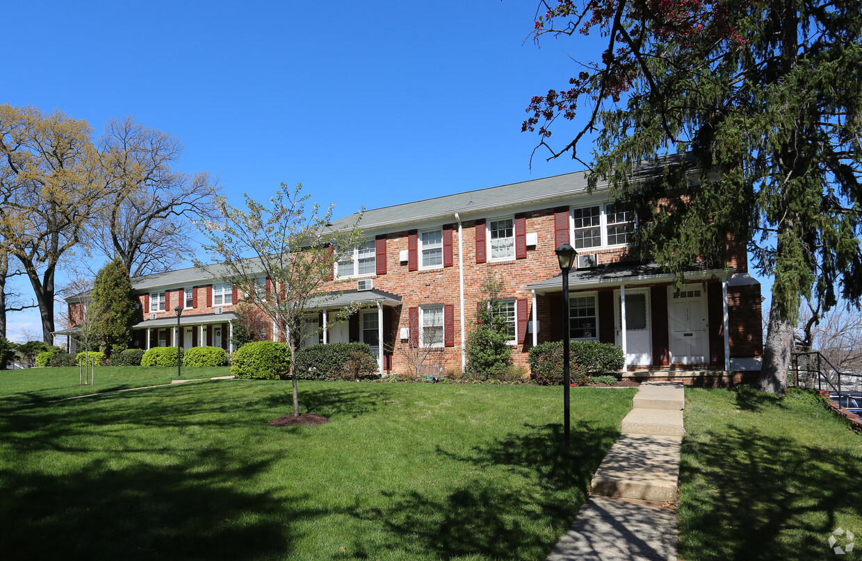 Primary Photo - Village Green Condominium