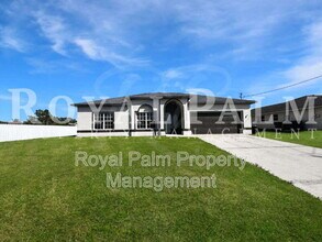 Building Photo - 906 Alfreda Ave