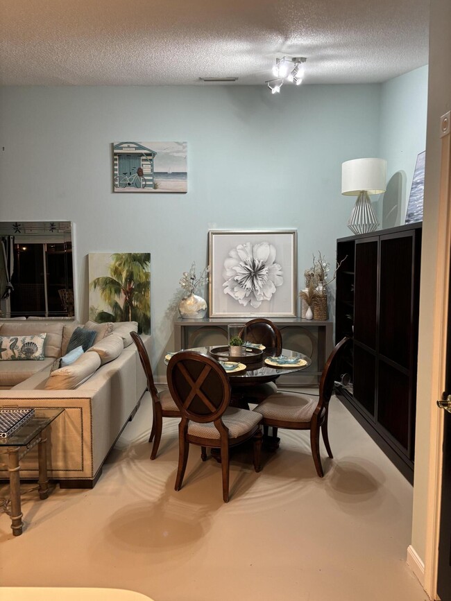 Building Photo - 7104 Geminata Oak Ct