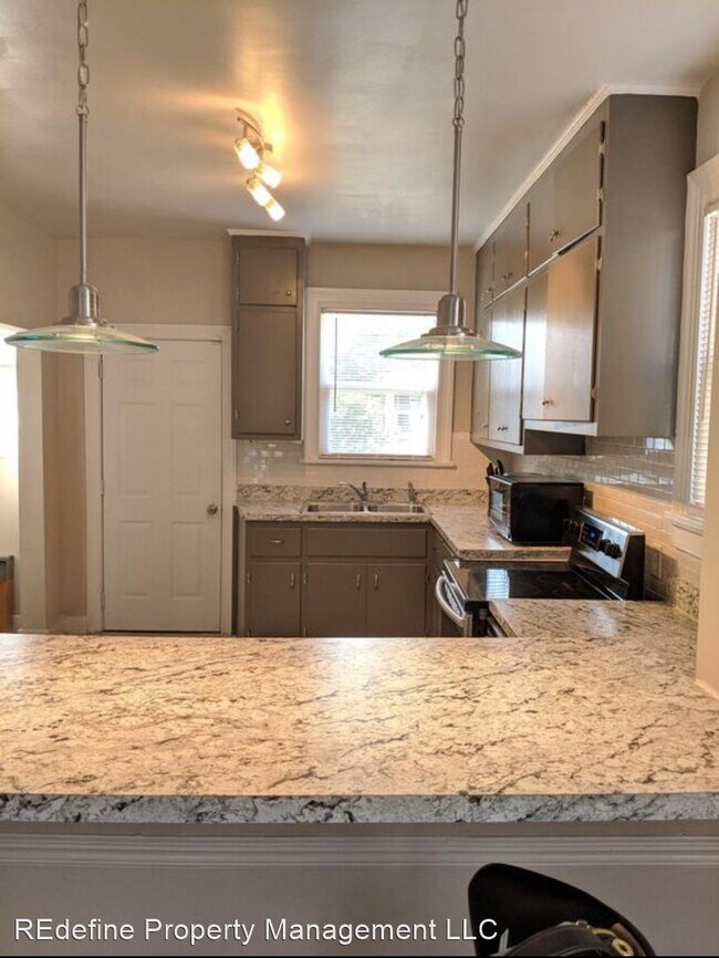 Building Photo - 3 br, 1 bath House - 601 Montvale Avenue
