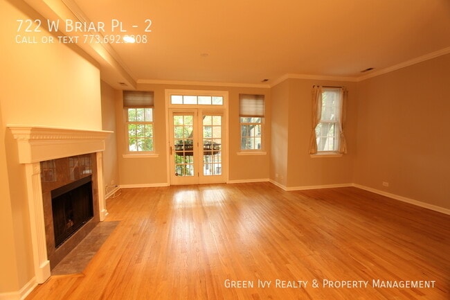 Building Photo - Spacious East Lakeview Condo with Parking!