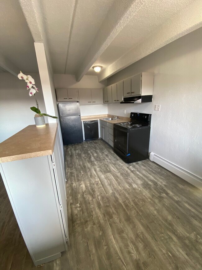 Comfortable kitchen with brand new stove - 2401 S Gaylord St