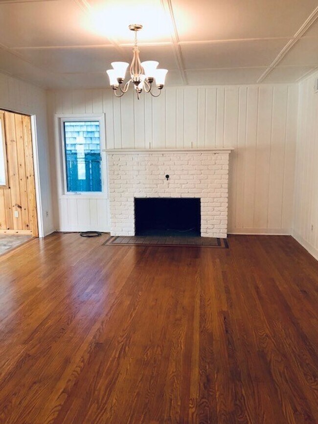 Building Photo - Cozy Gearhart Cottage