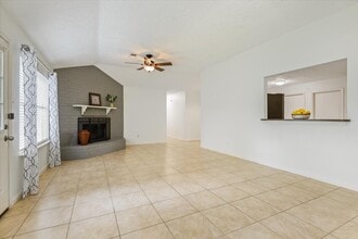 Building Photo - 604 Spring Breeze St