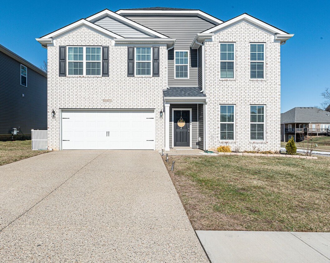 Primary Photo - Spacious 4-Bedroom, 2.5-Bath Home for Rent...