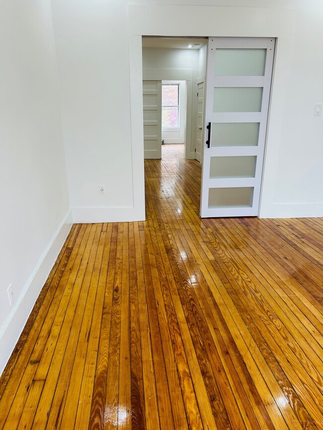 Building Photo - 150 E 32nd St