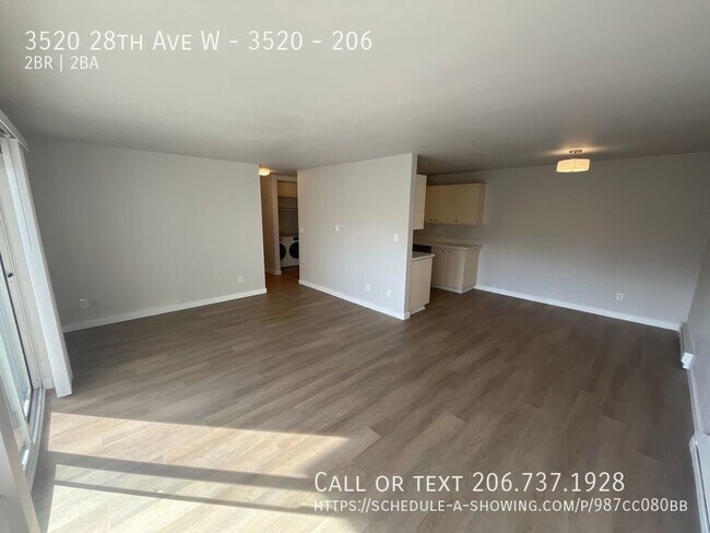 Building Photo - Spacious 2bd/2ba with Balcony!
