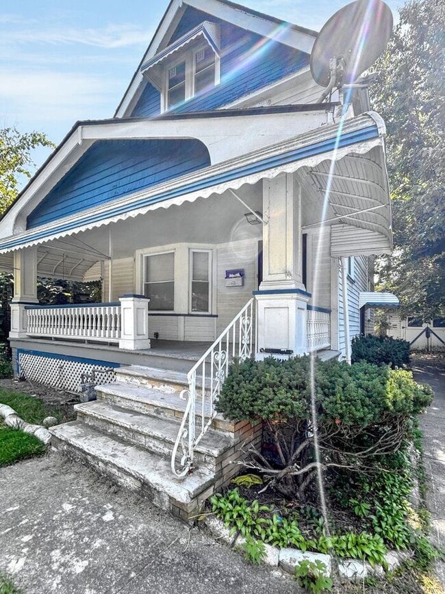 Building Photo - Charming 3-Bedroom Home with Front Porch /...