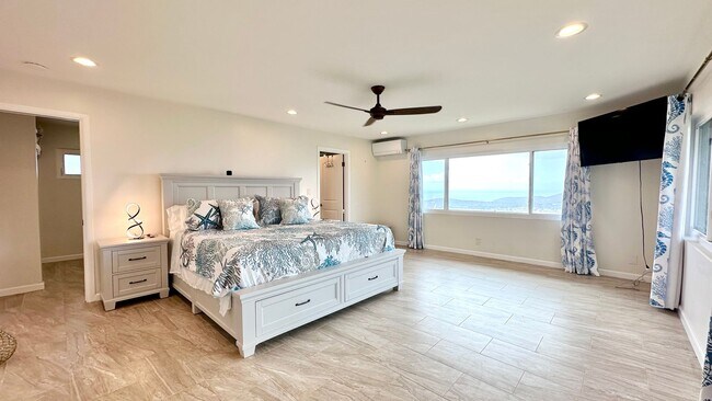 Foto del edificio - Fully Furnished 4 BD/3 BA Home in Mariner'...