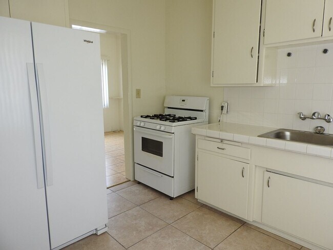 Foto del edificio - 5063-69 Muir Ave