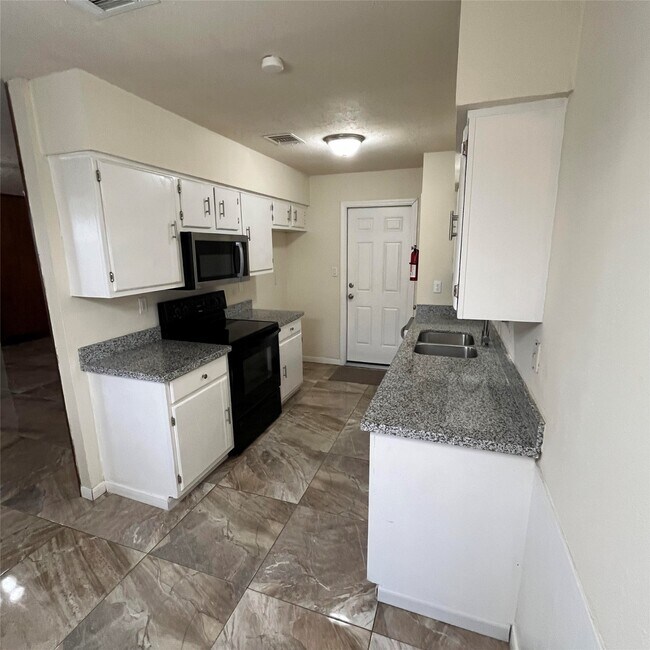 Foto del edificio - 2811 Wood River Rd