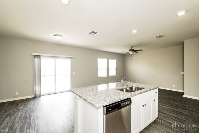 Building Photo - 14350 Palm Ridge