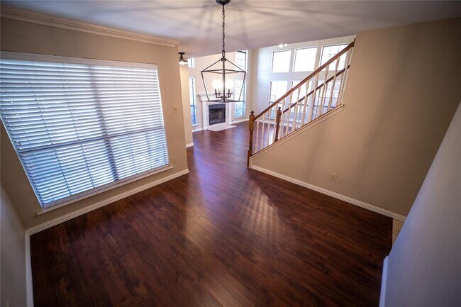Building Photo - 740 Ashford Dr