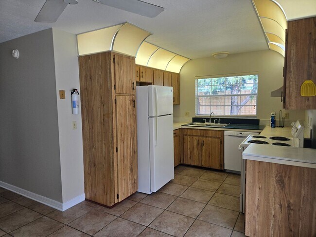Building Photo - Charming 3-Bedroom, 2-Bath Home in the Hea...