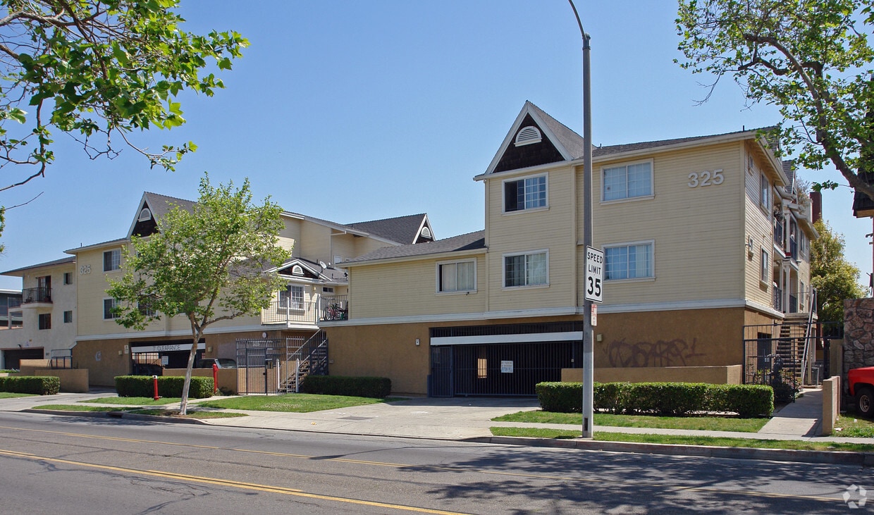 325 S Flower St, Santa Ana, CA 92703 Apartments in Santa Ana, CA