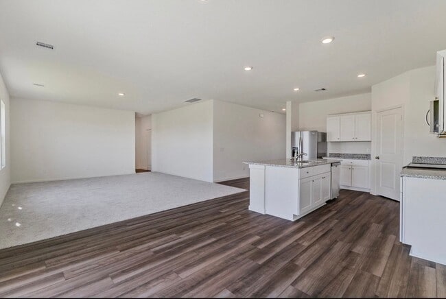 Building Photo - 27235 Blue Pool Dr