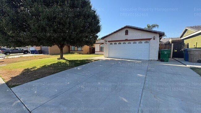 Foto del edificio - 4 bedroom 2 bathroom split wing home in North Bakersfield