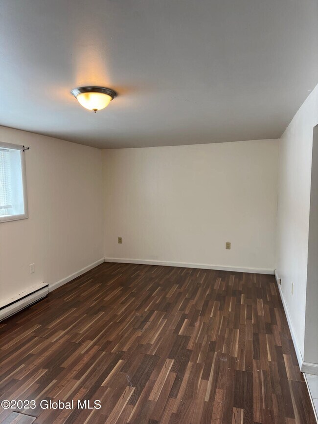 15 Peyster St Unit Basement, Albany, NY 12208 Room for Rent in Albany