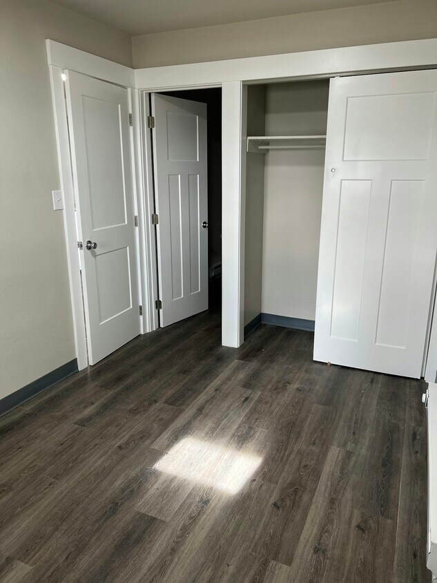 Building Photo - 4278 Grape Dr NE