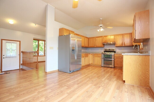 Foto del edificio - 4 BD Brooklyn Park Home for Rent