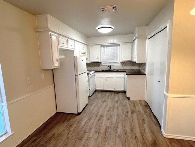 Foto del edificio - 7504 Avenue W