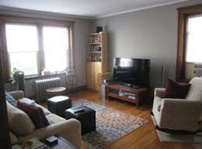 Foto del edificio - No Brokers Fee, Heat, Hot Water Included, Large Unit on Coolidge Corner, Laundry on a Site