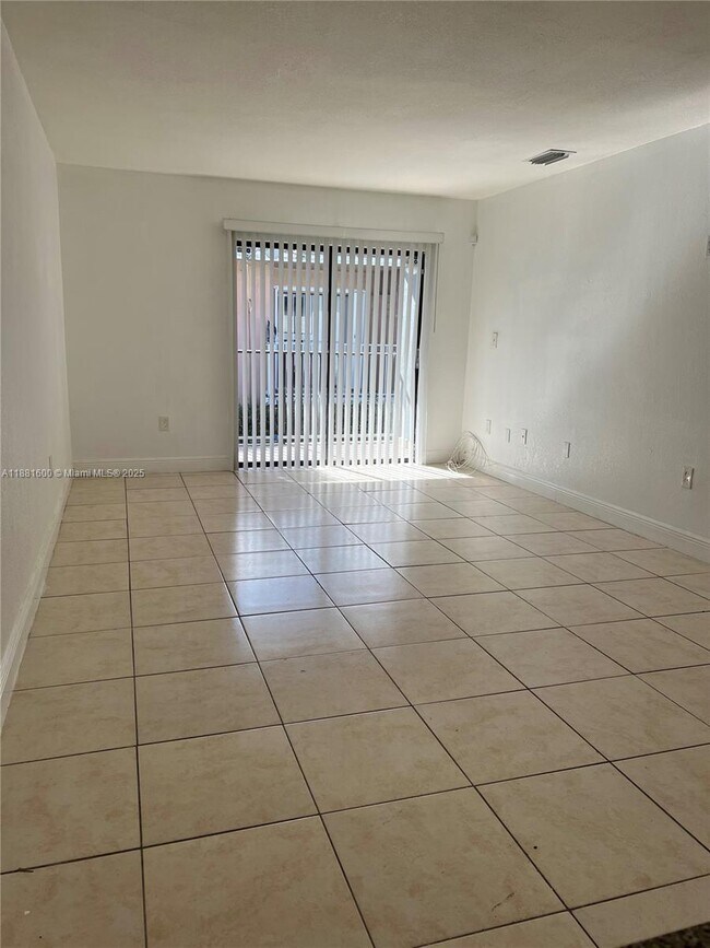 Foto del edificio - 6081 W 24th Ave