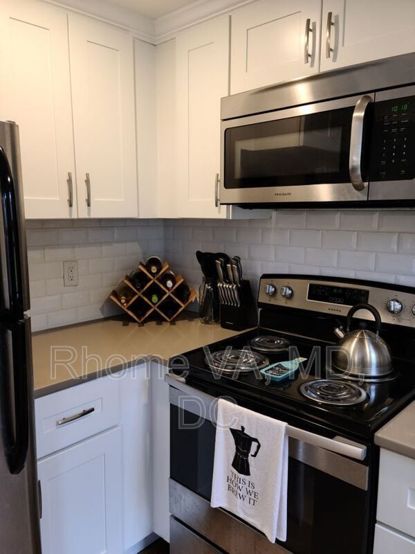 Building Photo - 1720 Queens Ln
