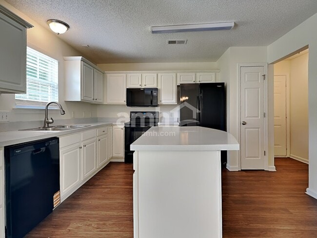 Building Photo - 6335 Dumont Ln