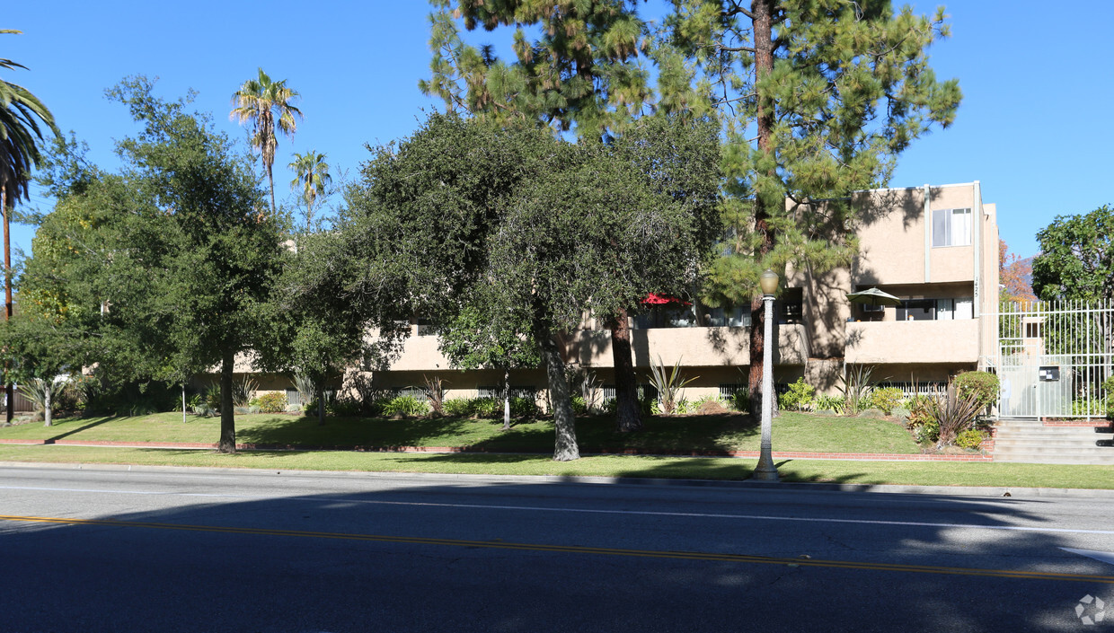 Building Photo - 1425 Orange Grove Blvd