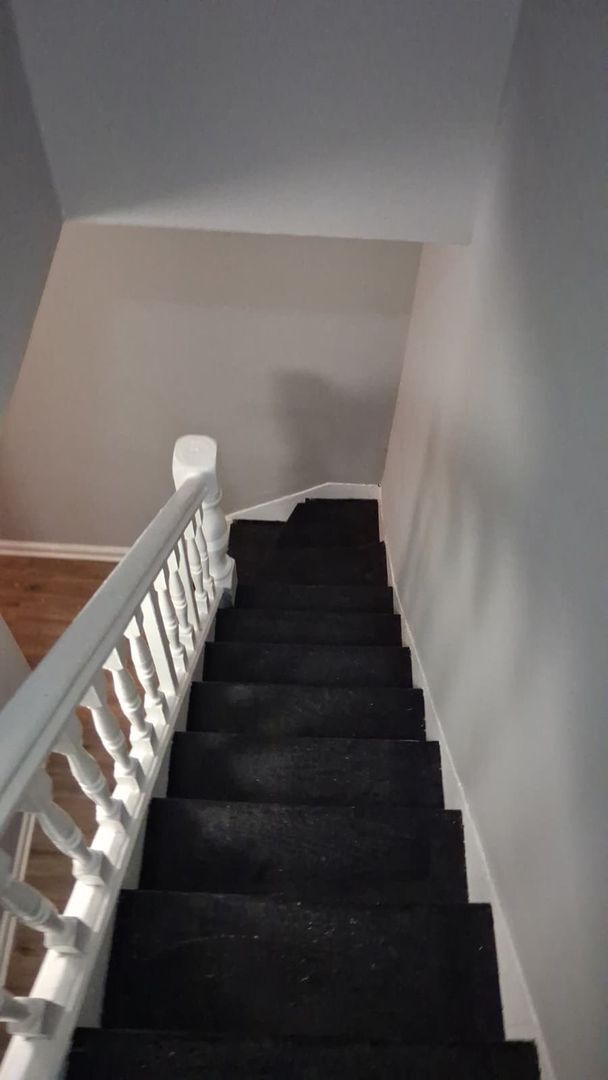 Building Photo - Three Bedroom One Bathroom Ready For ASAP Move In