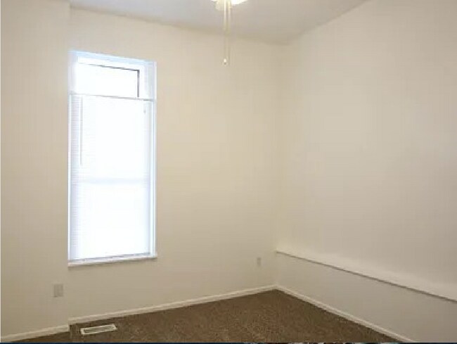 Building Photo - 728 28th St