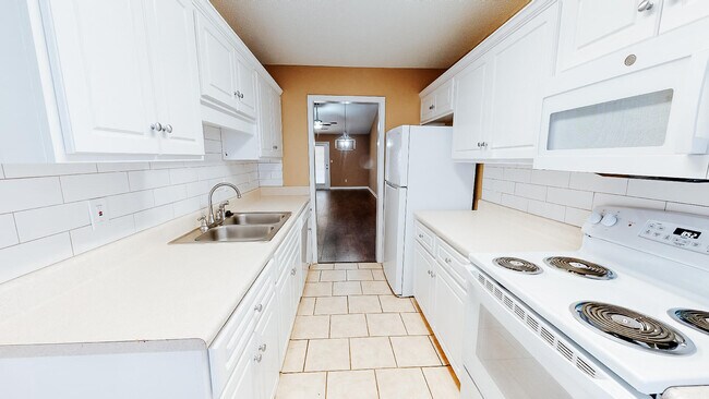 Foto del edificio - 104 Queens Ct