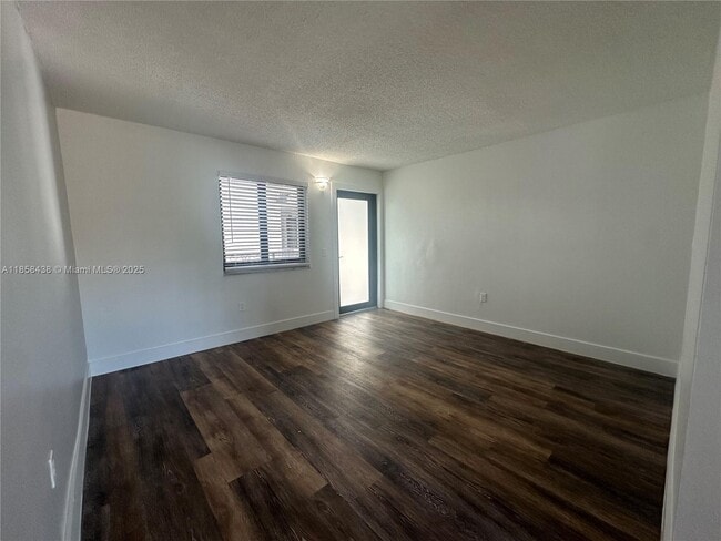 Foto del edificio - 529 SW 4th St