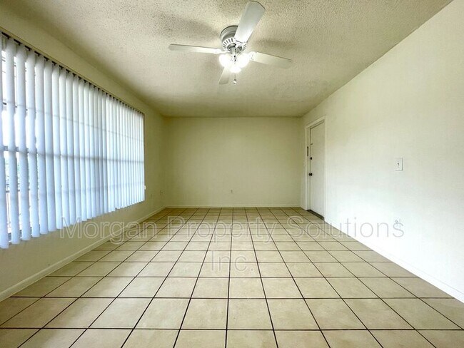 Foto del edificio - 5218 Curry Ford Rd