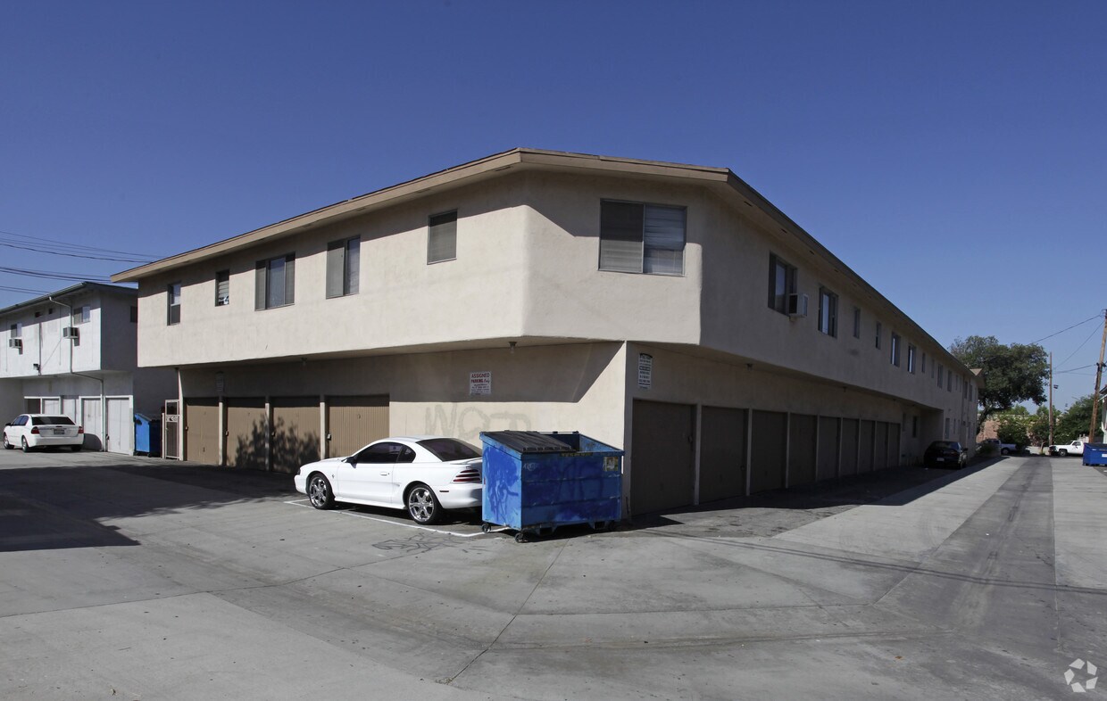 Building Photo - 1136 W Fay Ln