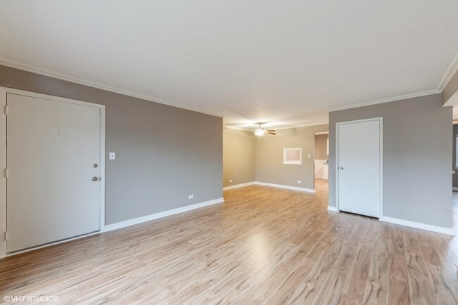 Foto del edificio - 9423 Bay Colony Dr