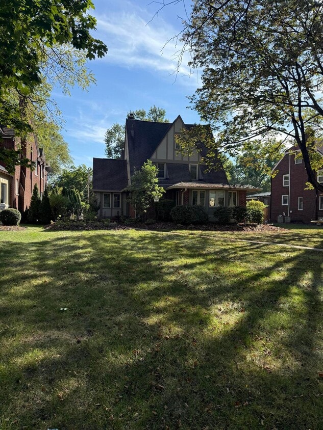 Primary Photo - 2629 E Broad St